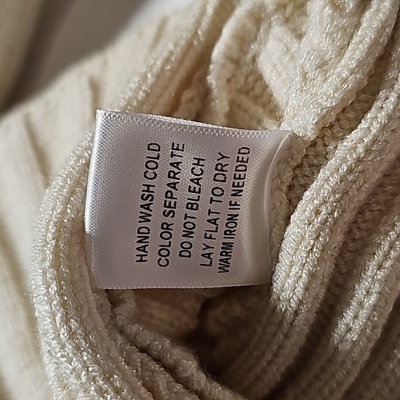 Le Lis Assymetrical Hem Sweater Top Ribbed Crop Round Neck Long Sleeve Cream XS - Picture 12 of 14